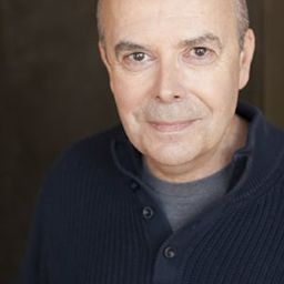 William Dick 飾演 Edouard