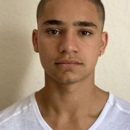 Matt Carver - 薩特本演員 飾演Benjy