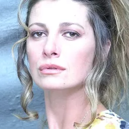 Loretta Rossi Stuart 飾演 Moglie di Elpidio