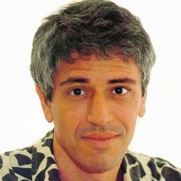 Nuno Leal Maia - 巴士上的夫人演員 飾演Carlinhos