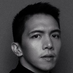 Gio Gahol 飾演 