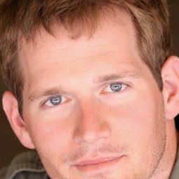 James Bane 飾演 Dustin