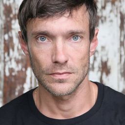 Christoph Luser 飾演 Macke