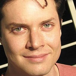 Trevor Murphy 飾演 Bartender