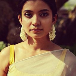 安娜·班 飾演 Binu Thrivikraman