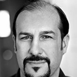 馬修·迪倫·羅伯茲 飾演 Investigation Officer (as Matthew Roberts)