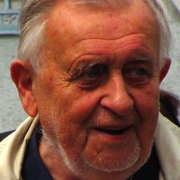 Ivo Niederle 飾演 Sanatorium Manager