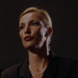 Kristin Norton 飾演 