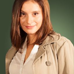 Andreea Bibiri 飾演 Mäe