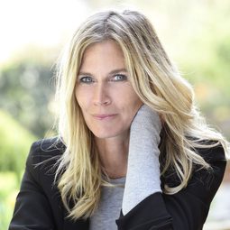 Sarah Lelouch 飾演 Lulu