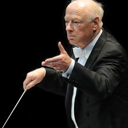 Bernard Haitink 飾演 Self - Conductor
