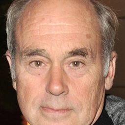 約翰·鄧斯沃斯 飾演 Jim Lahey