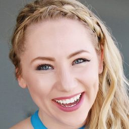 Julie Ann Serrano 飾演 Party Guest (uncredited)