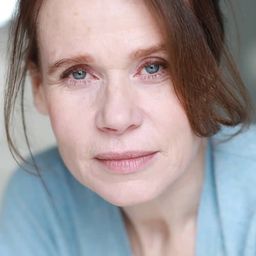 Olivia Brunaux 飾演 Sophie, la sœur de Zef