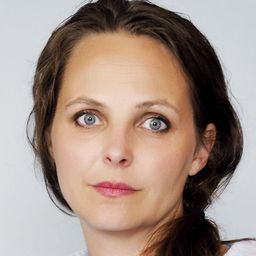 Cecilie A. Mosli 飾演 Anne