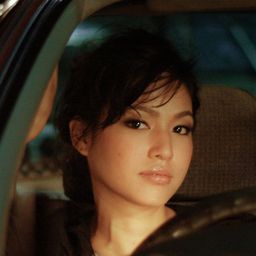 莎吉·阿皮汪 飾演 Chompoo