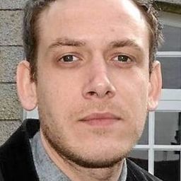 Pierre-François Garel 飾演 Judge Janvier