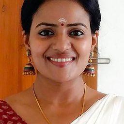 Reina Maria 飾演 Lekha