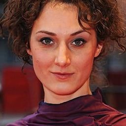 Hilda Péter 飾演 Auditionee