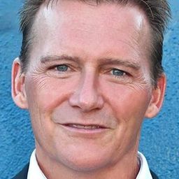 Wade Everett 飾演 Captain Hooker