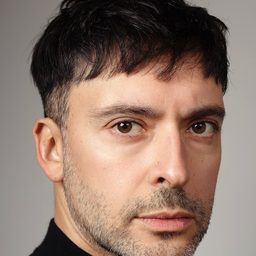 Omar Morán - She Is Cristina演員 飾演Miguel