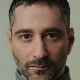 丹尼斯莫斯基多 飾演 Gabi Delgado