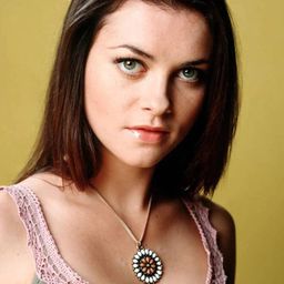 Holly Davidson 飾演 Marcia Schuyler