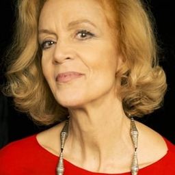 Lucia Poli 飾演 Marisa