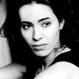 Déborah Saïag 飾演 Tsilla