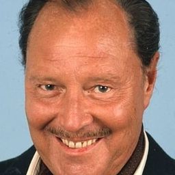 Ivan Desny 飾演 Baron Rudolf