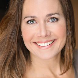 Karron Graves - 惡狼纏身演員 飾演Victoria Kaye