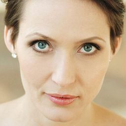 Ina Rudolph 飾演 Dr. Ilka Mannheimer