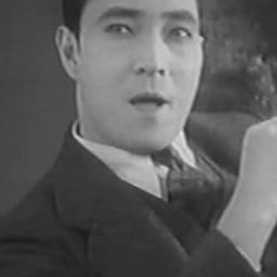 美濃部 進 飾演 