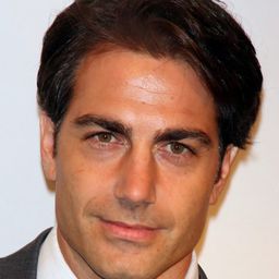 Michael Bergin 飾演 Greg