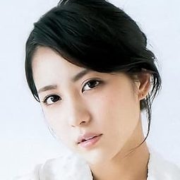 石川戀 飾演 Mika Kawamoto