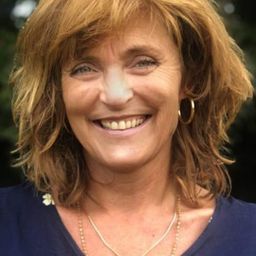 Marnie Blok - Simon & the Oaks編劇