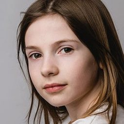 Zoë Baier - 聽見墜落之聲演員 飾演Nelly