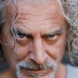 Davide Lepore - A.A.A. Achille演員 飾演Teppista 2