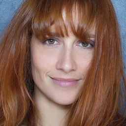 葛溫多琳·古佛娜克 飾演 Laurence Tall