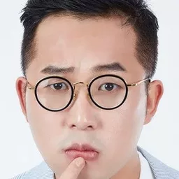 Ahn Jeong-bin 飾演 Plainclothes Police Officer