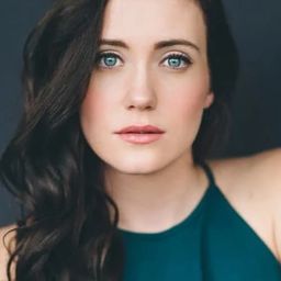 Bea Santos 飾演 Miranda