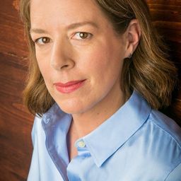 Valerie Weak 飾演 Mom