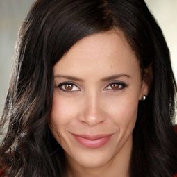 Carmen Perez 飾演 Reporter 3