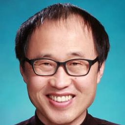 Jo Moon-ee 飾演 Teacher