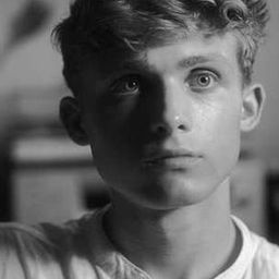 胡伯特·米科夫斯基 飾演 Arek