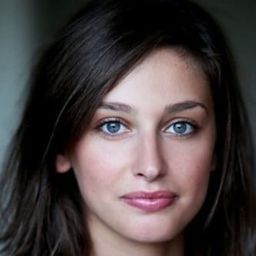 Louise Coldefy 飾演 Mathilde