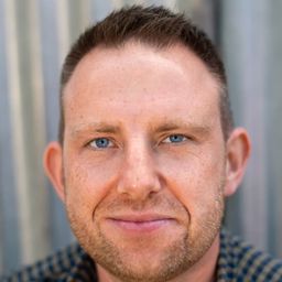 Thomas Campbell 飾演 Francis