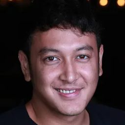 迪馬斯·安格拉 飾演 Rudi
