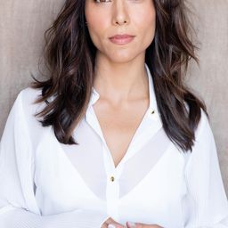 Elisa Menniti 飾演 Dr. Ray