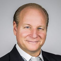 Mike Marino 飾演 Croupier